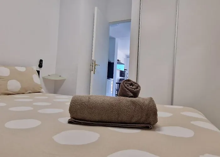 Vistas 1 Bedroom Wifi Free דירה *